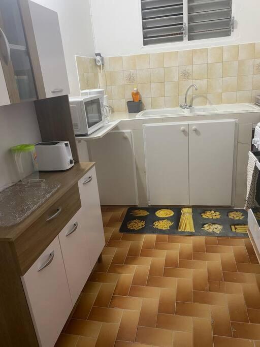 Appartement A Proximite De La Plage Du Bourg ! Sainte-Anne  Eksteriør billede