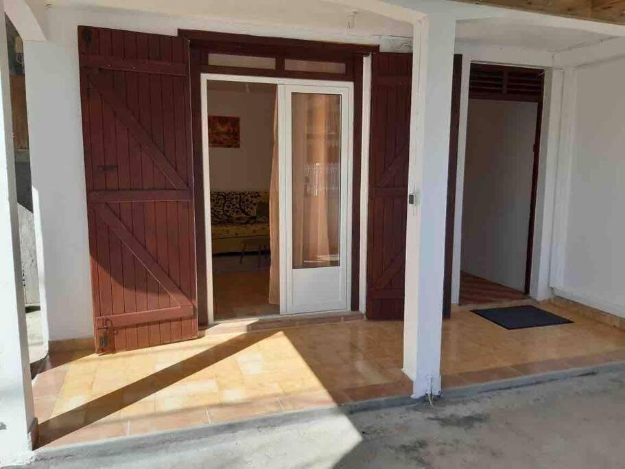 Appartement A Proximite De La Plage Du Bourg ! Sainte-Anne  Eksteriør billede