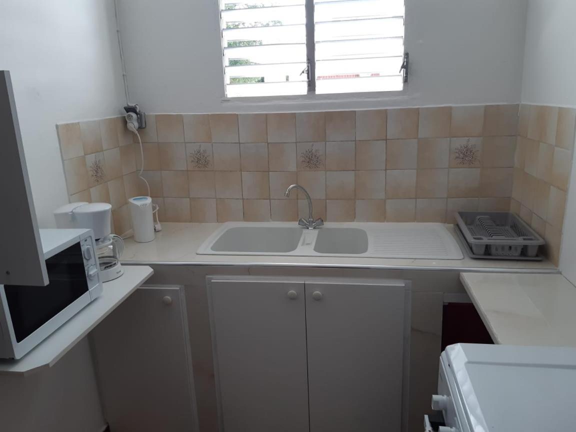 Appartement A Proximite De La Plage Du Bourg ! Sainte-Anne  Eksteriør billede